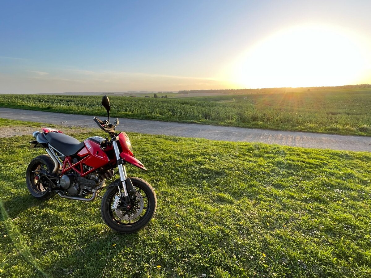 Ducati Hypermotard 796 - 8
