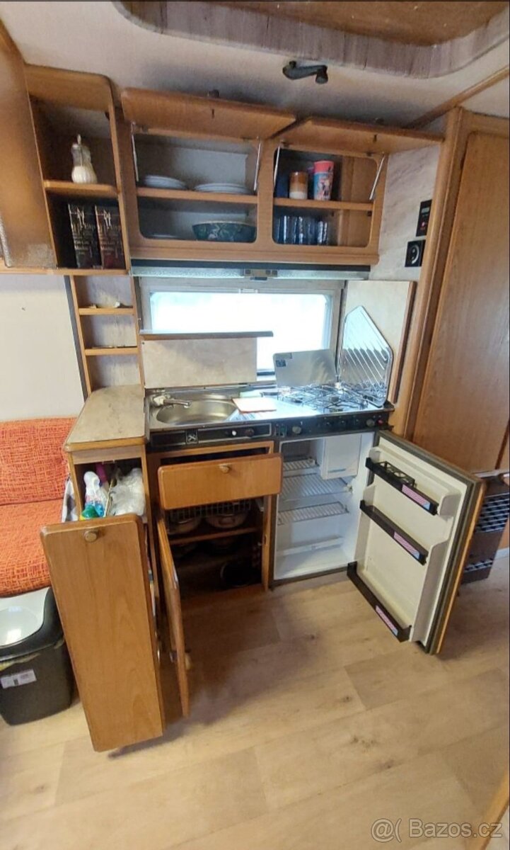 Karavan,obytný přívěs,dvounápravový - 8