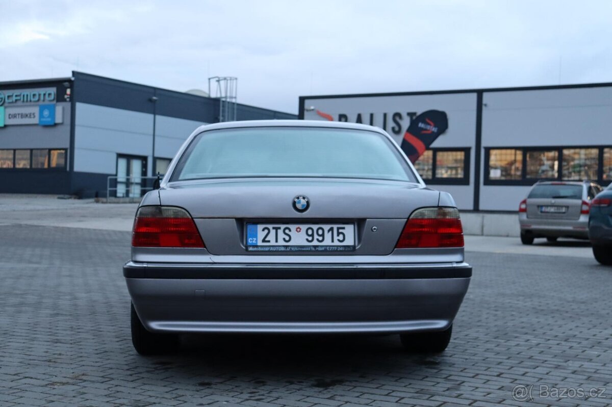 BMW E38 750i V12 - 8