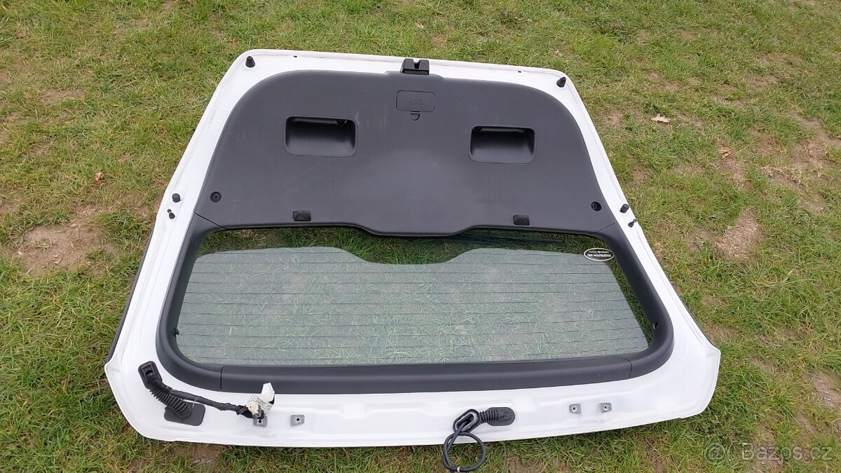 HYUNDAI i30 – DVEŘE KUFRU BÍLÉ 5DV - 8