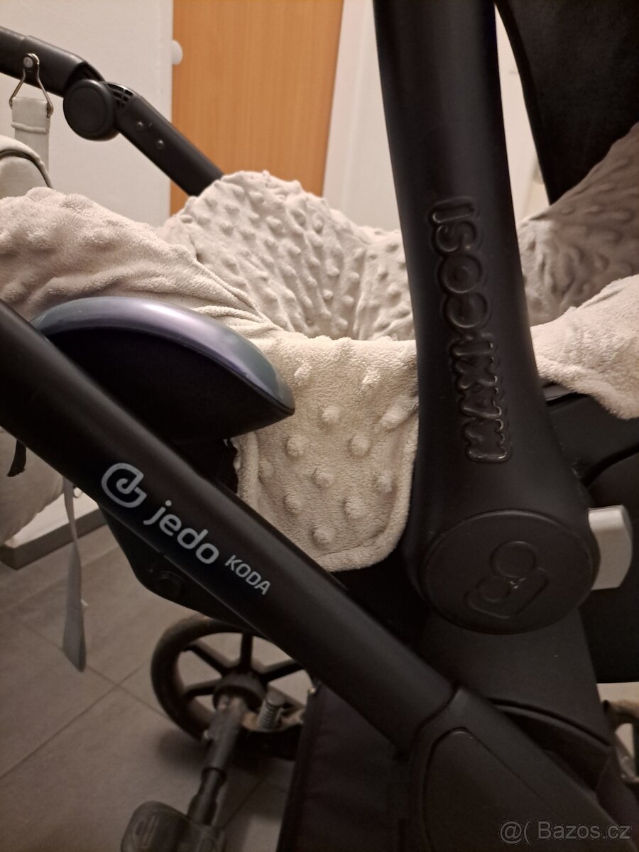 Isofix základna Maxi Cosi s autosedačkou - 8