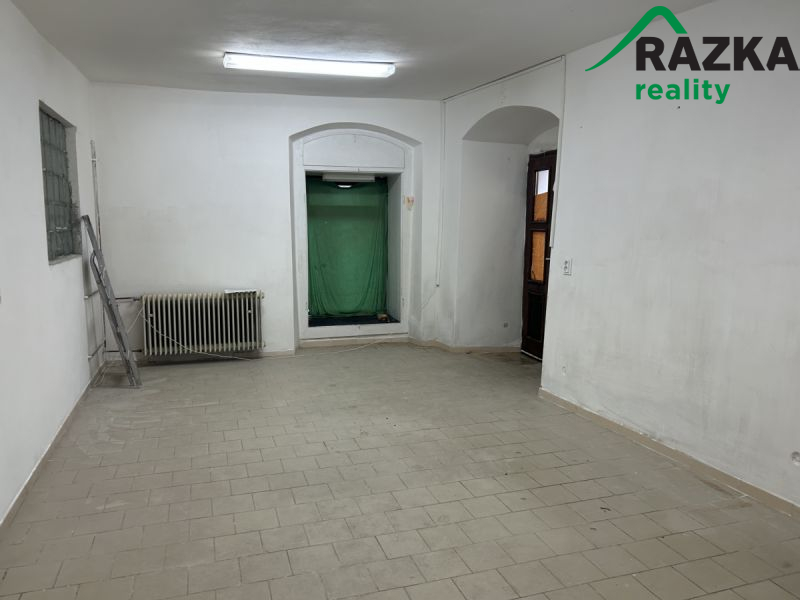 Pronájem komerčního prostoru v Plané - nám.... - 8