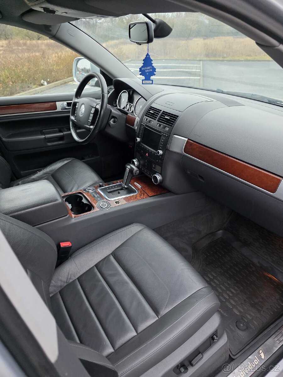 Volkswagen Touareg 3.0tdi V6 - 8