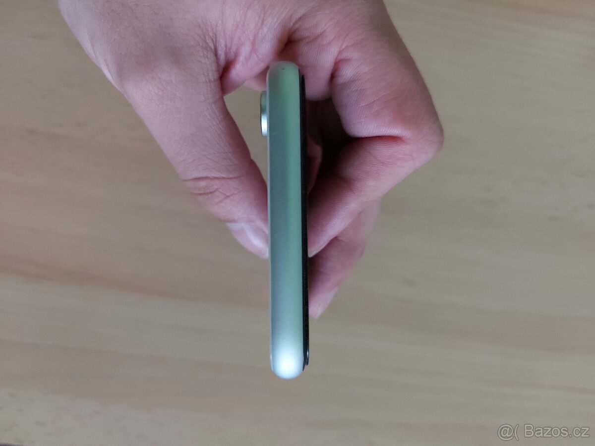 iPhone XR 64GB bílý - stav jako nový - 8