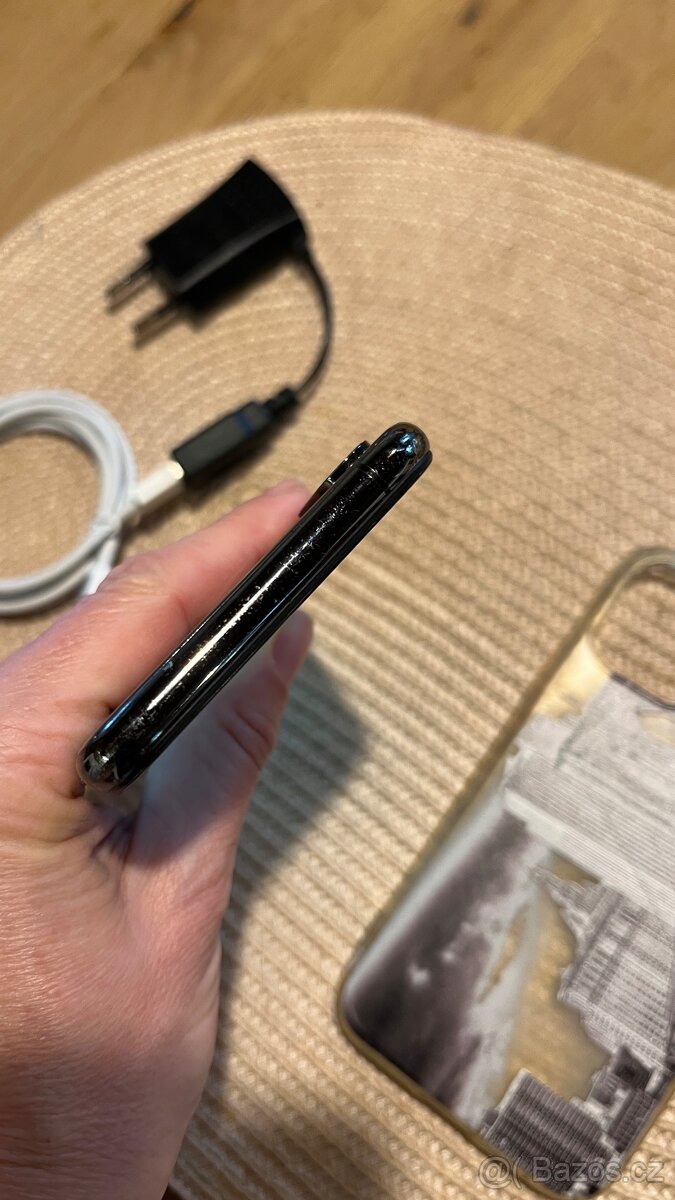 Prodám černý iPhoneXS 64GB - 8