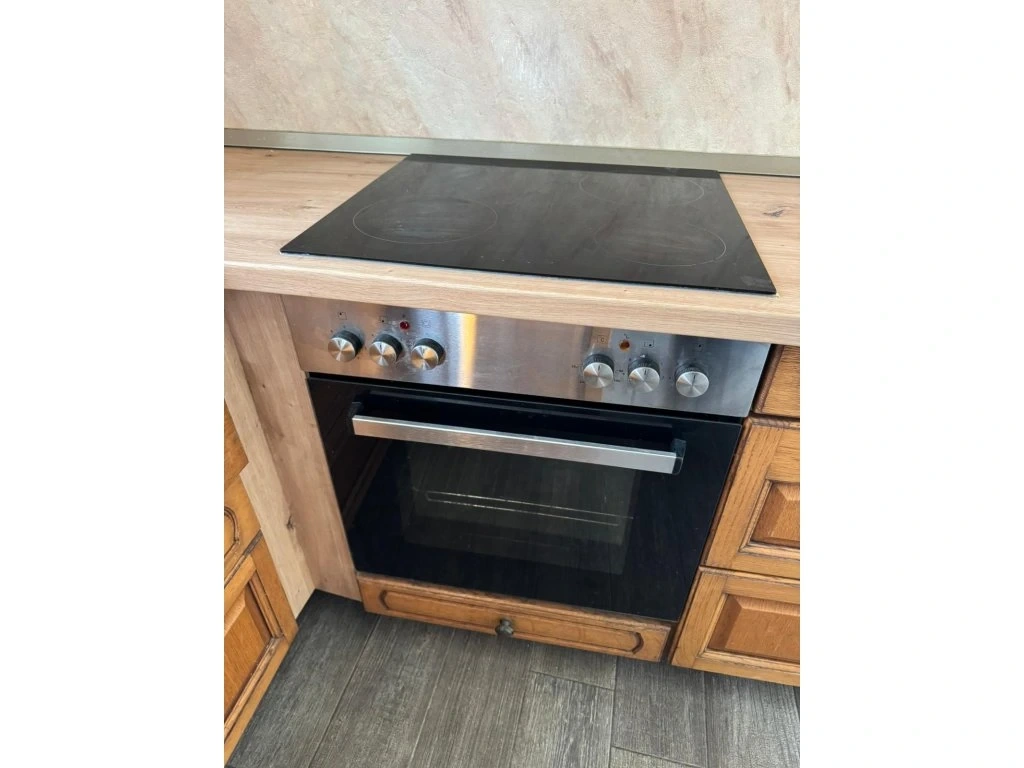 venkovská dubová kuchyně se spotřebiči,5447 - 8