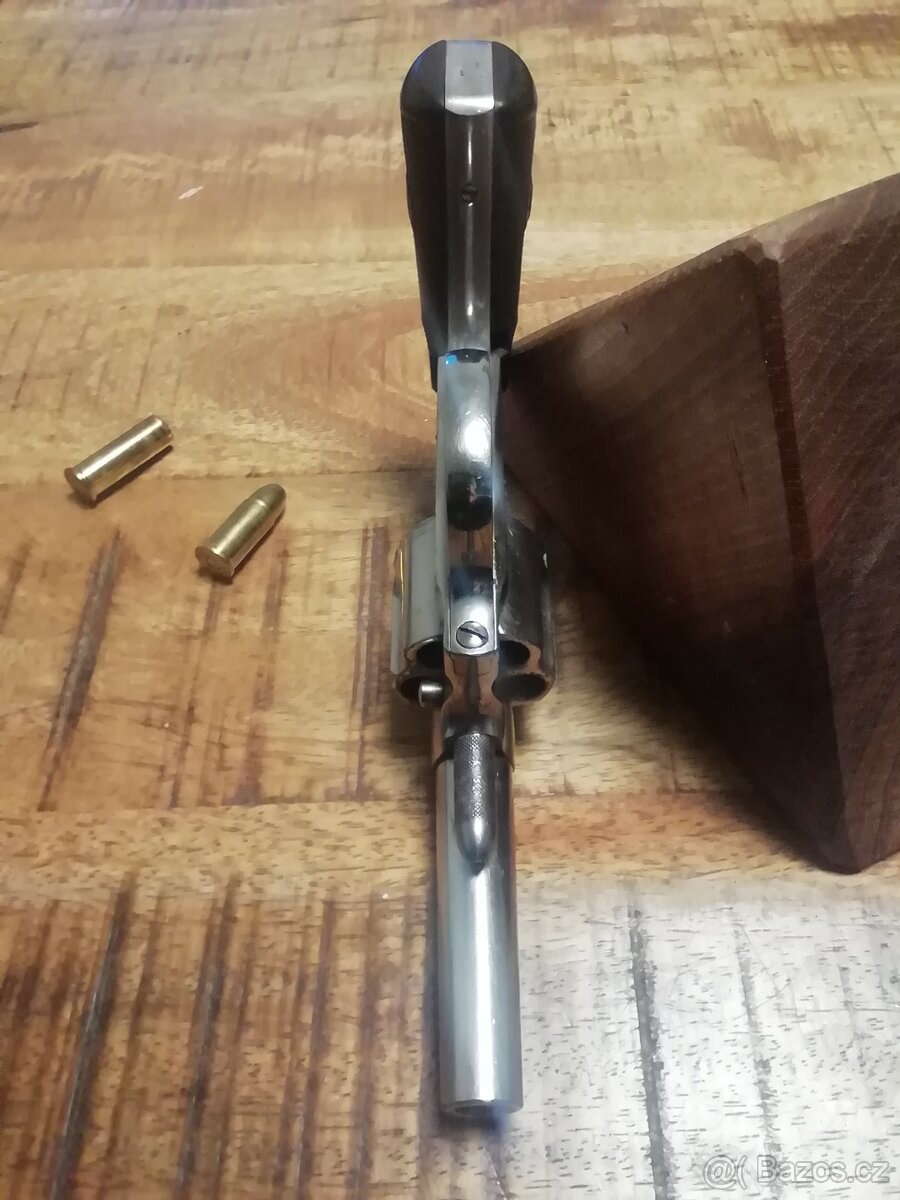 Historický revolver Harrington & Richardson 38SW - 8