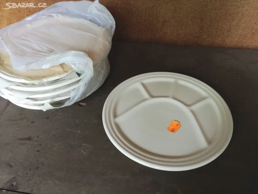 Mělké talíře s přihrádkami - 8