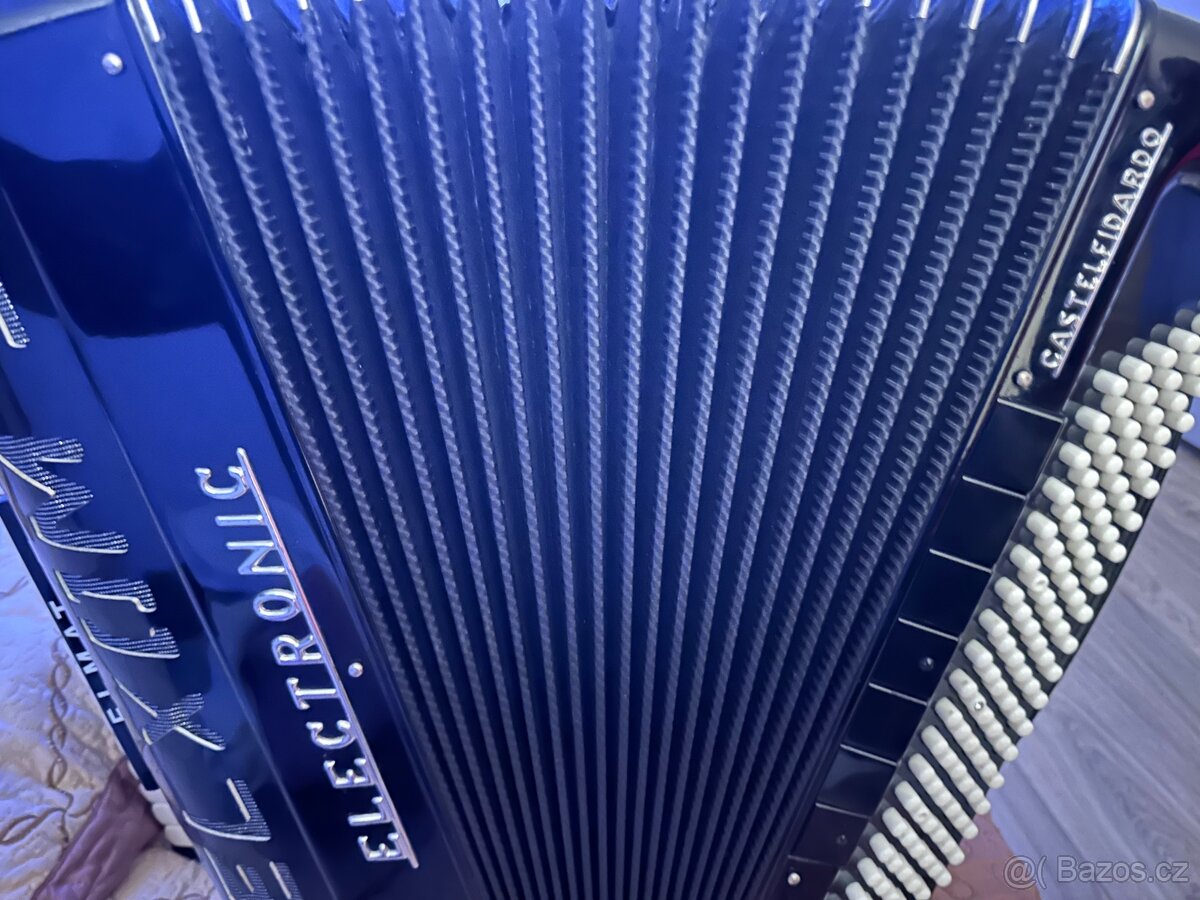 Prodám Akordeon ELXOM - 8