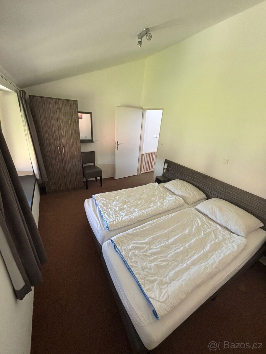 Prodám krásný patrový bungalov přímo u jezera - 8