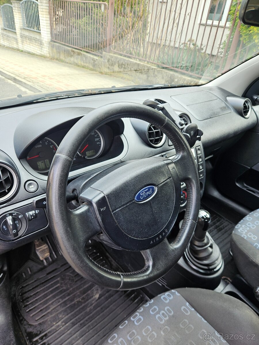 Ford Fiesta - 8