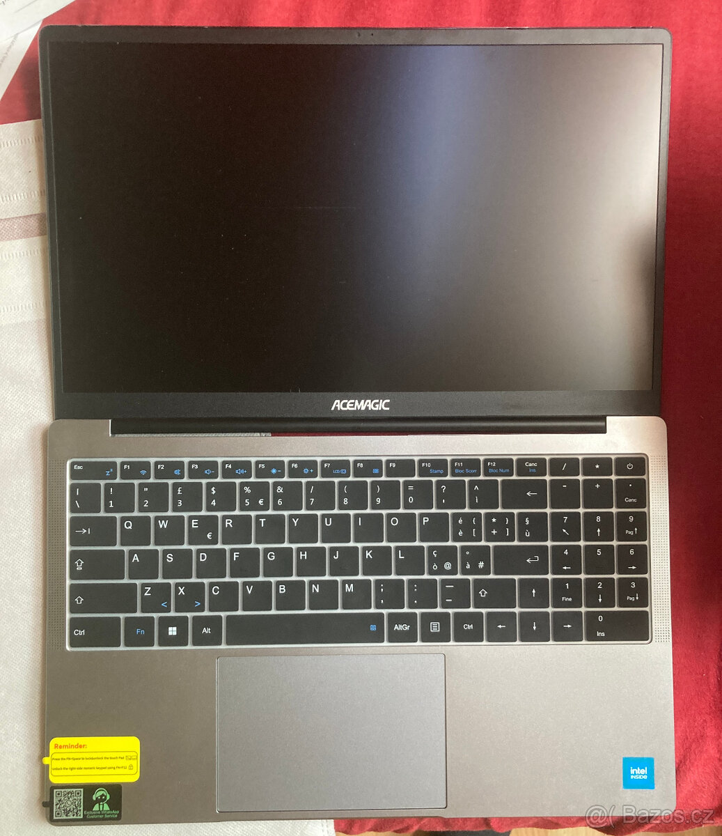 Kancelářský notebook N150 - polokovový, Windows 11, USB-C - 8