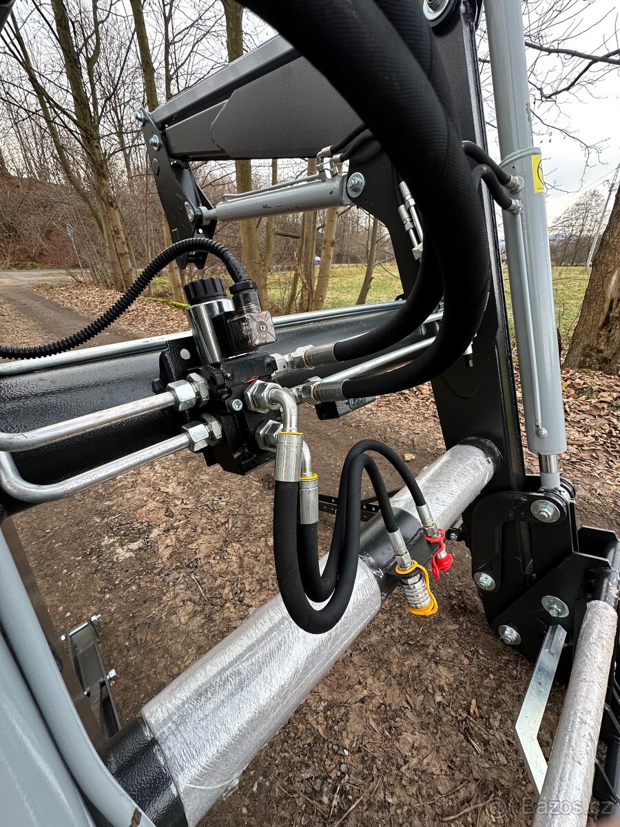 Čelní nakladač na traktor HYDRATRAC 1600 - 8