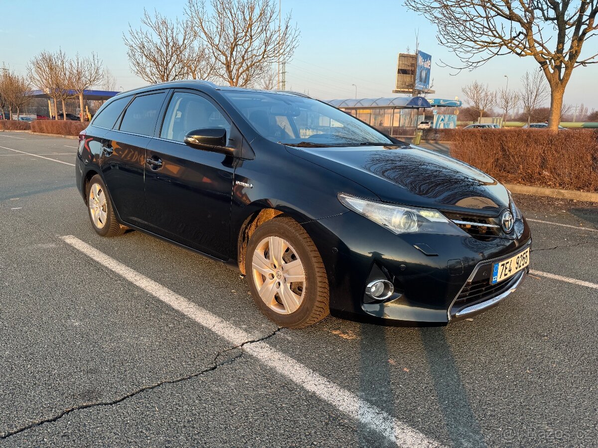 Toyota Auris hybrid - 8