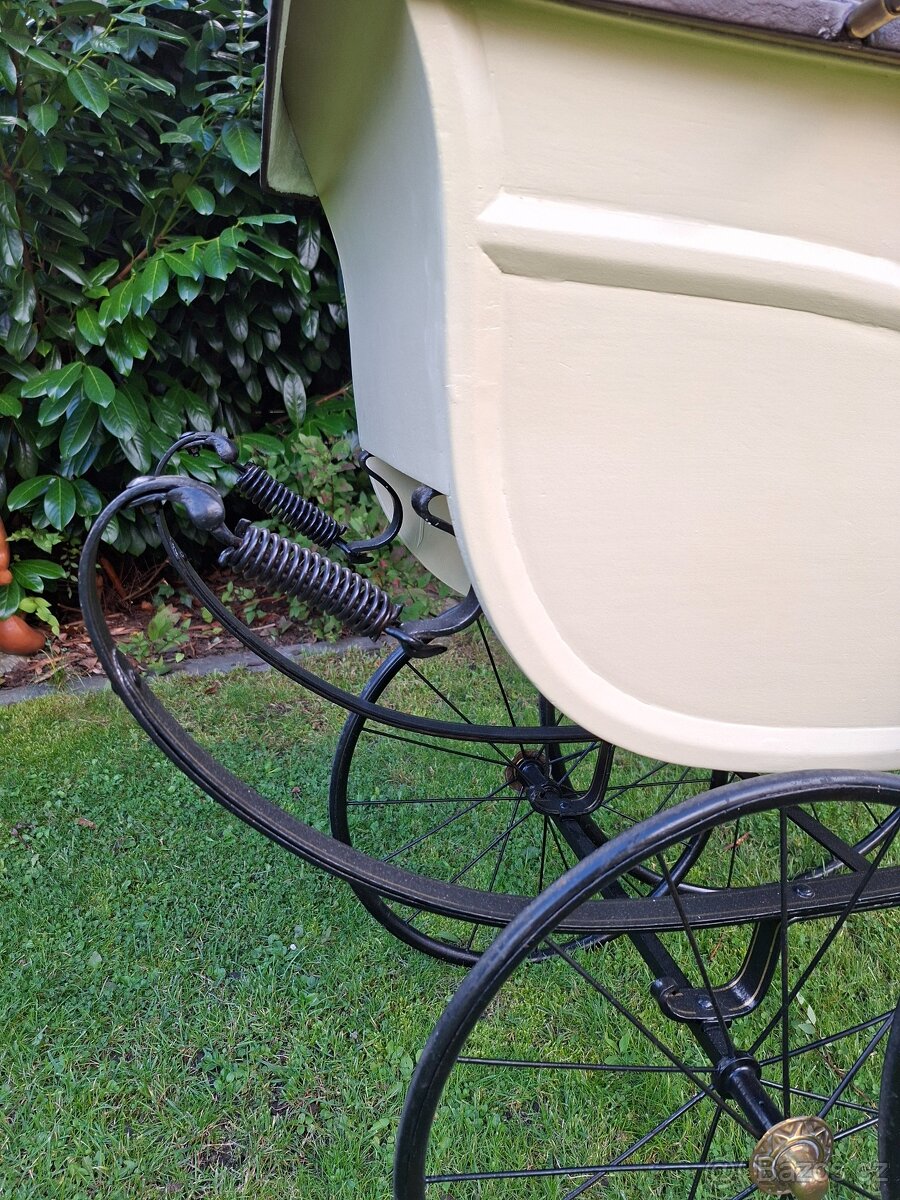 Starožitný kočárek pro miminko č. 1010 - 8