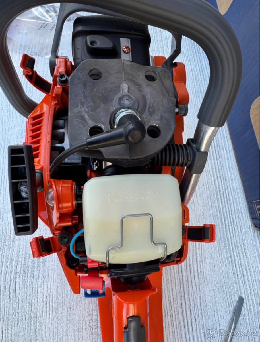 Husqvarna 353, Motorová Pila - 8