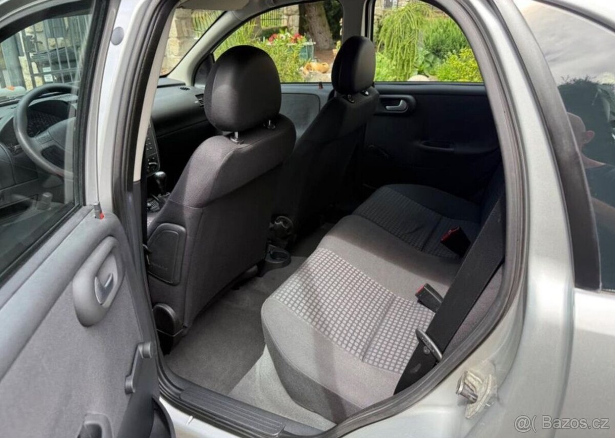 Opel Corsa 1,2 i klima , 2 sady kol benzín - 8