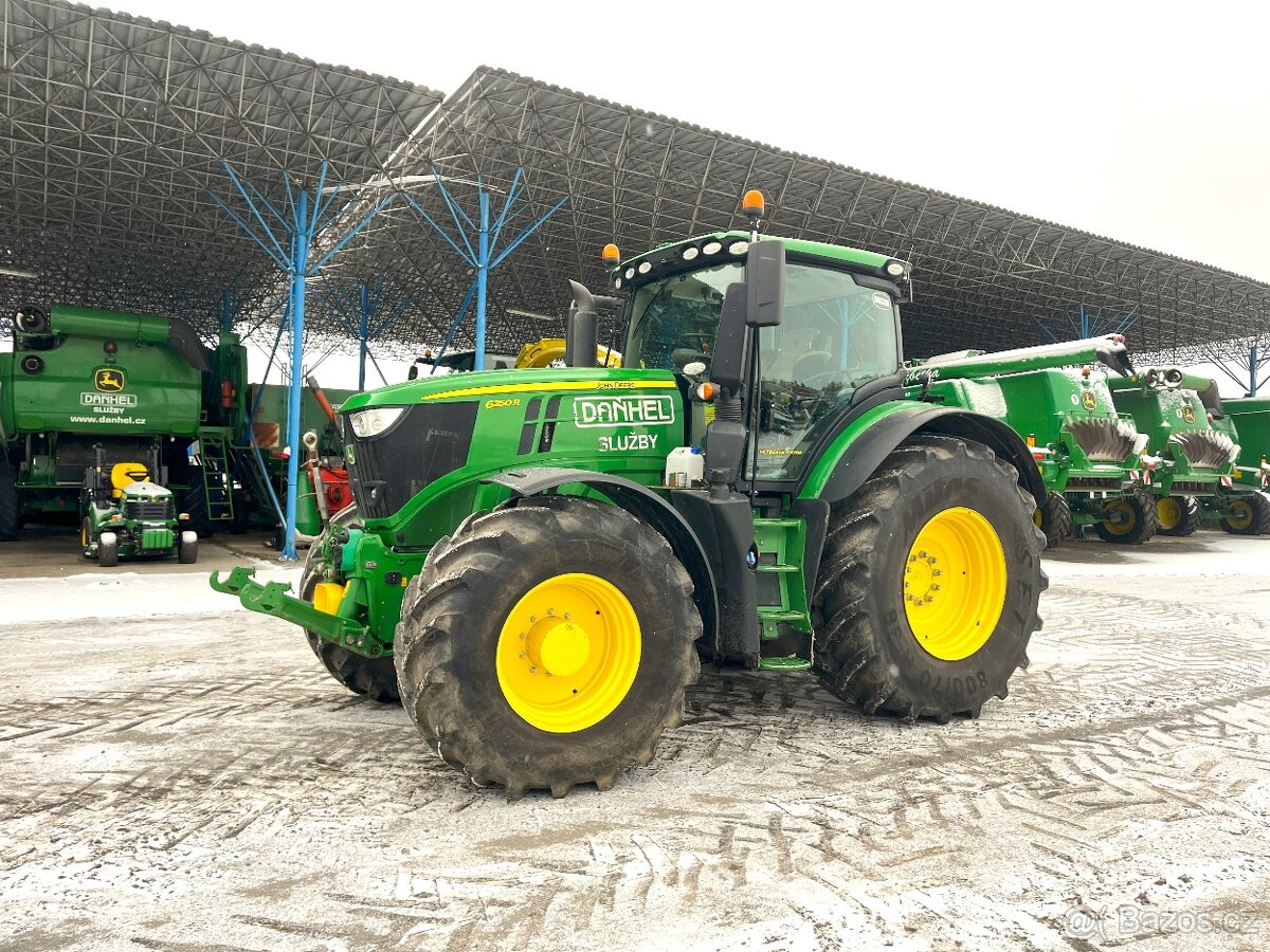 traktor John Deere 6250R - 8