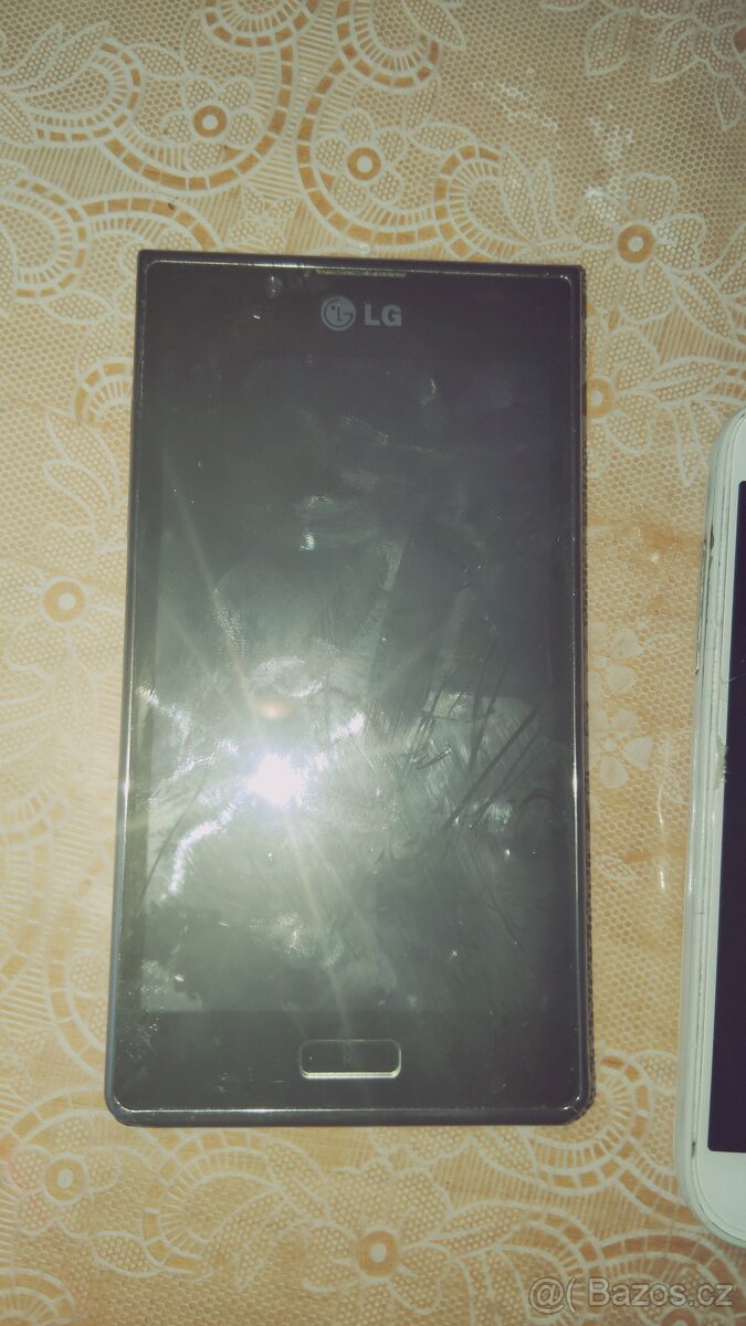 Mobilní telefony - 8