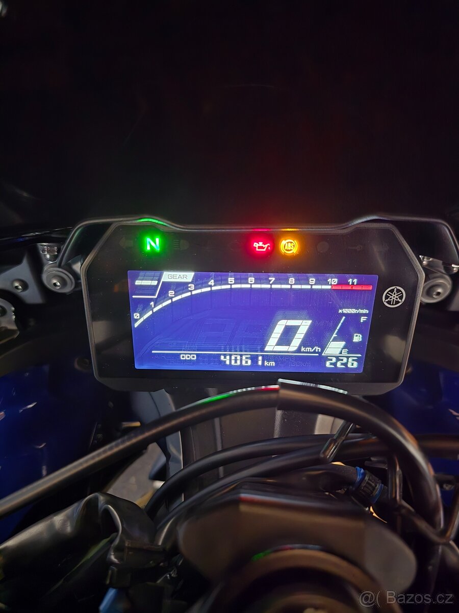Yamaha R7 - 8