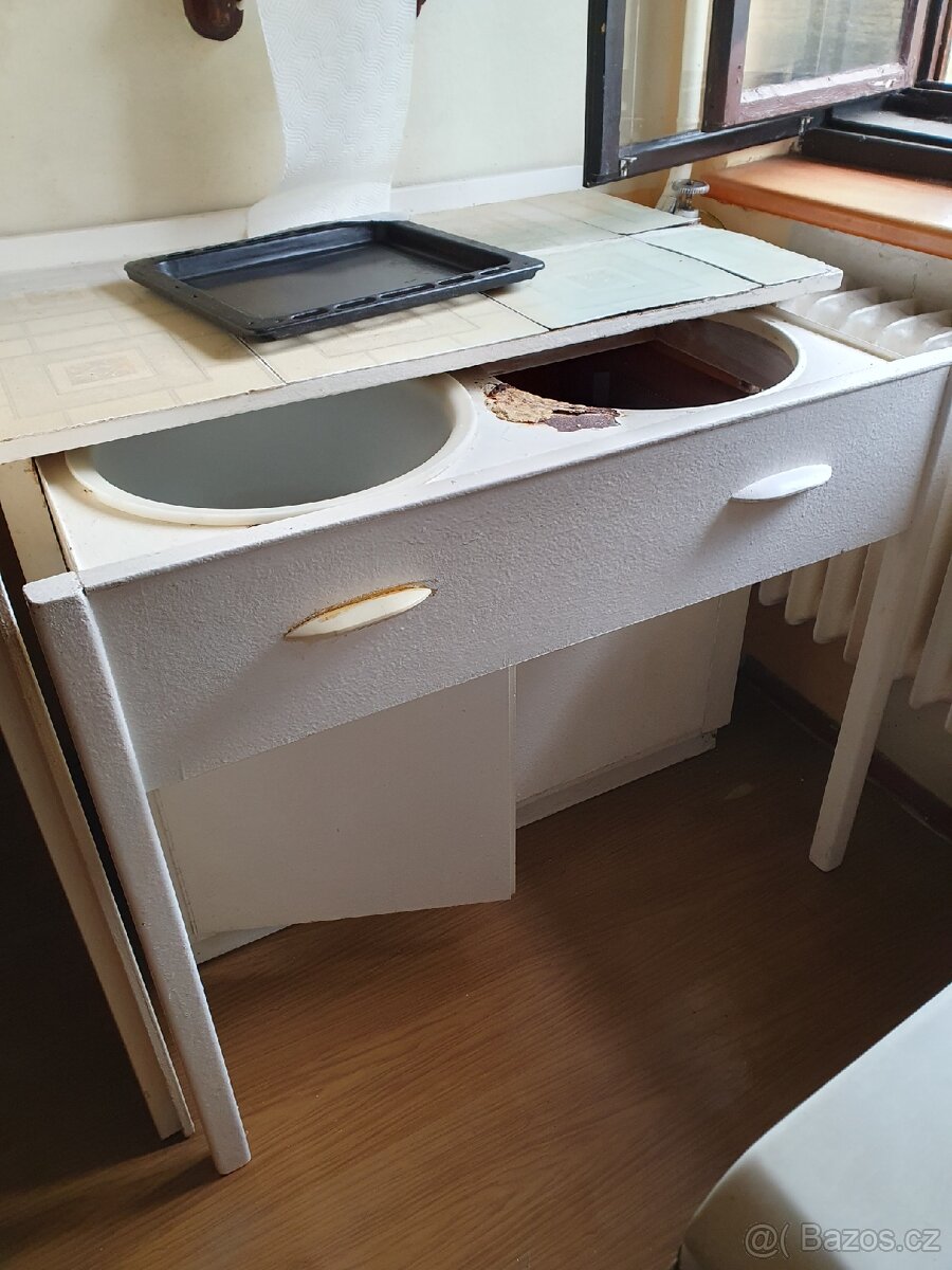 Starý nábytek za odvoz - 8