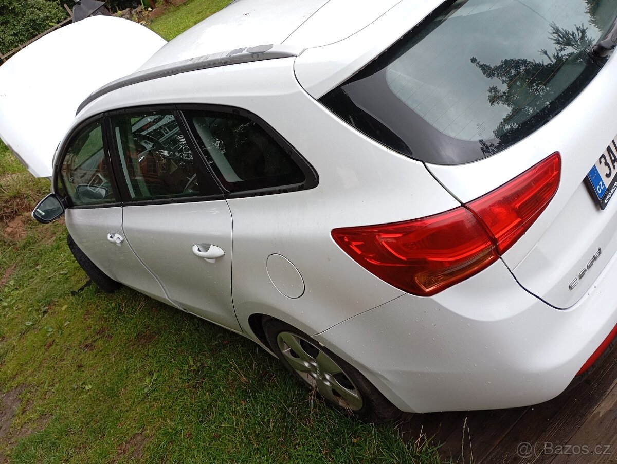 Kia Ceed 1,6 CRDi Prodám nebo rozprodám - 8
