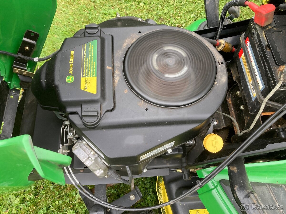 Zahradní traktor John Deere X 300 R - 8