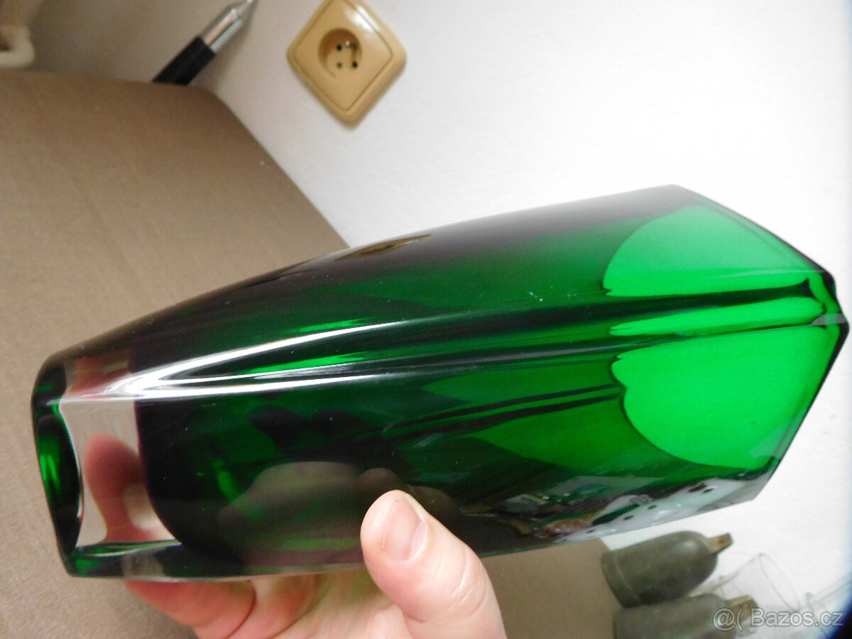 ZAJÍMAVÁ VÁZA - HUTNÍ SKLO - 8