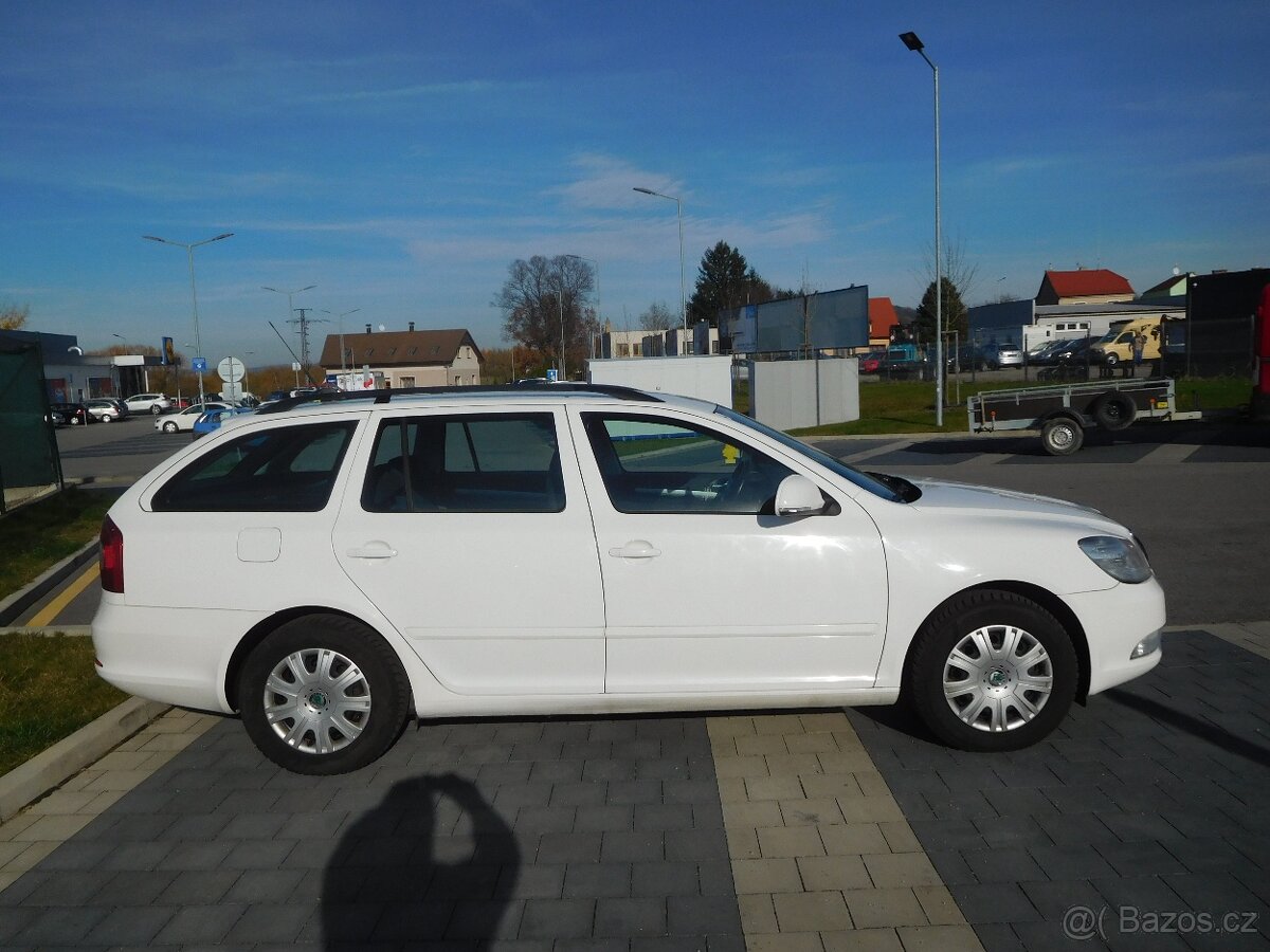 Škoda Octavia Combi 2.0 TDi Elegance, 103 kW, Klima - 8