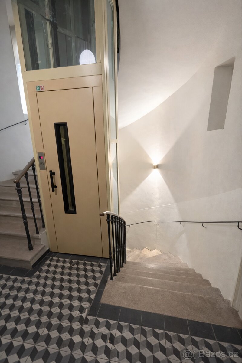Pronájem bytu 2+kk - Praha 1 - 8