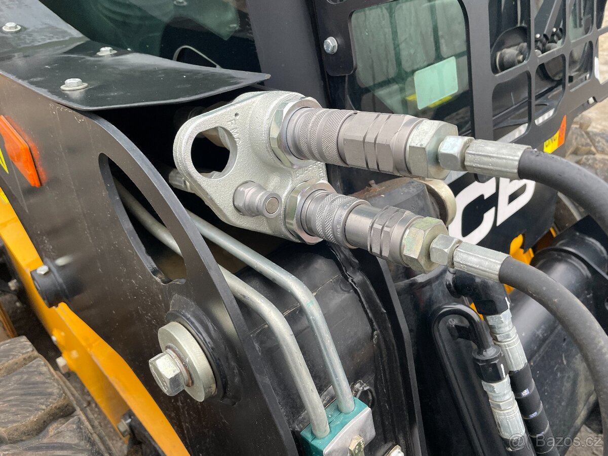 Smykový nakladač JCB 155 - 8