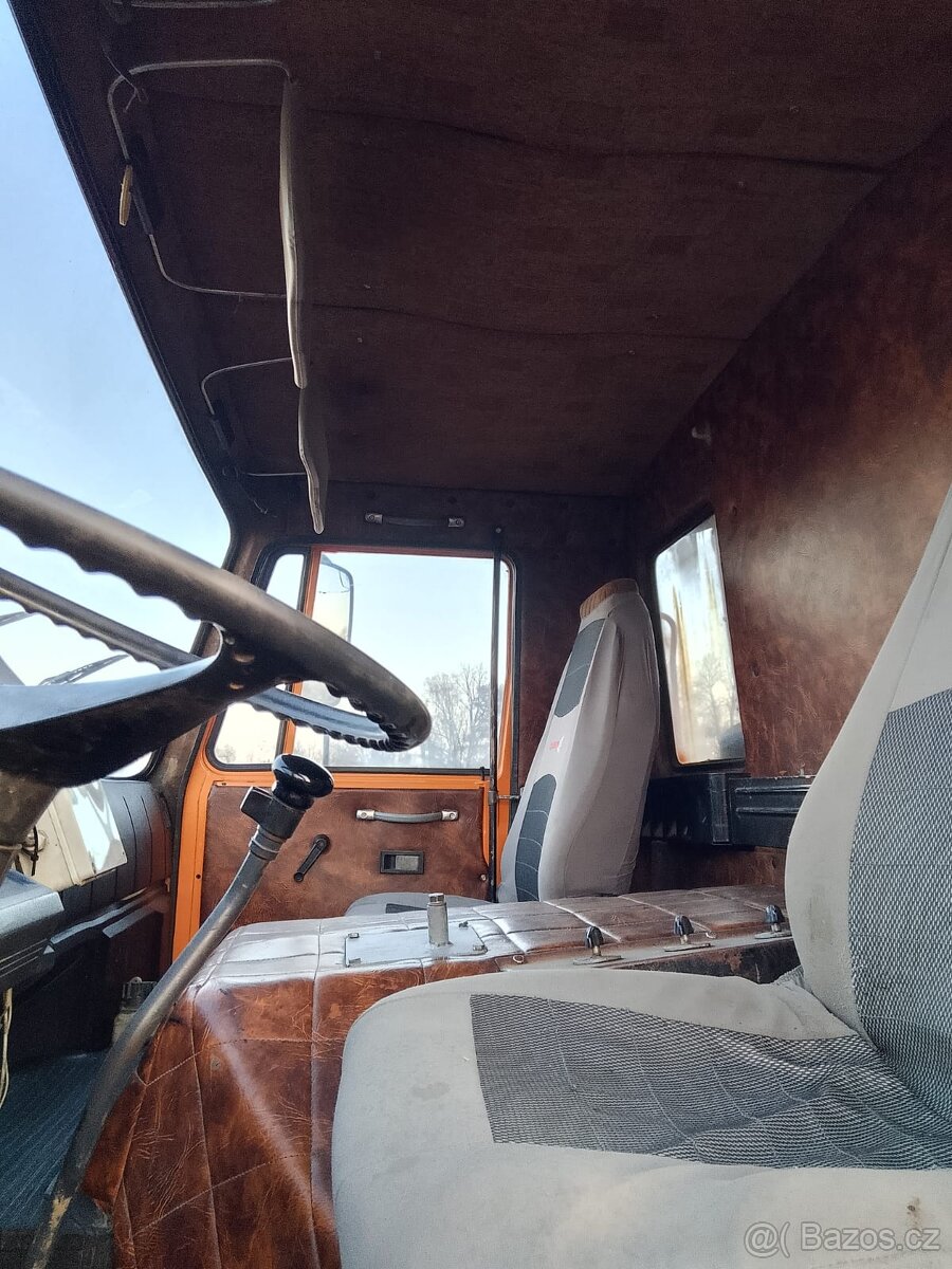 Tatra 815 sklápěč - 8