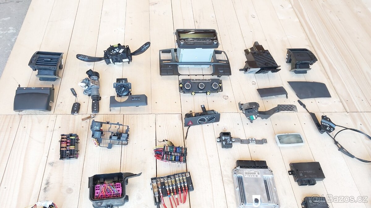 VW Transporter T5 – PÁČKY , OVLADAČE , JEDNOTKY , POJISTKOVN - 8