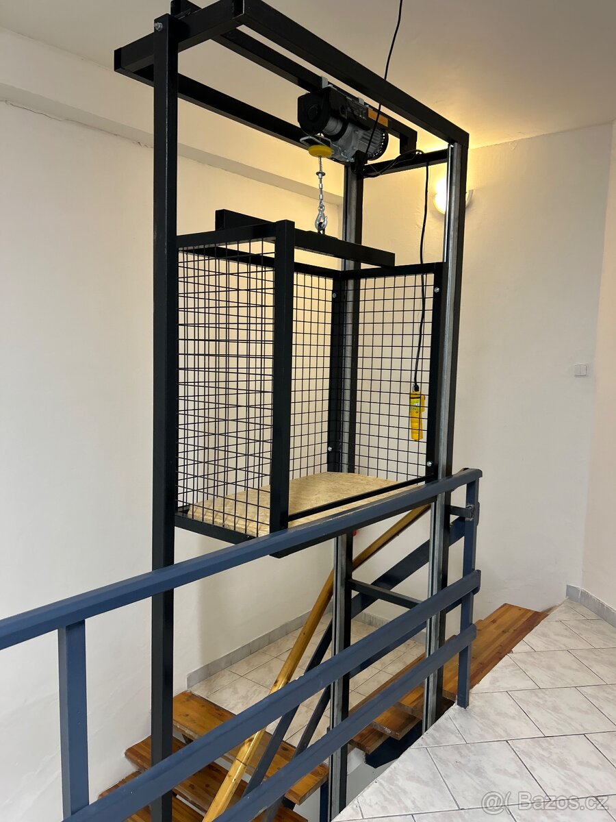 Pronajmu dlouhodobě obchodní prostory cc 550m2. Sklad,prodej - 8