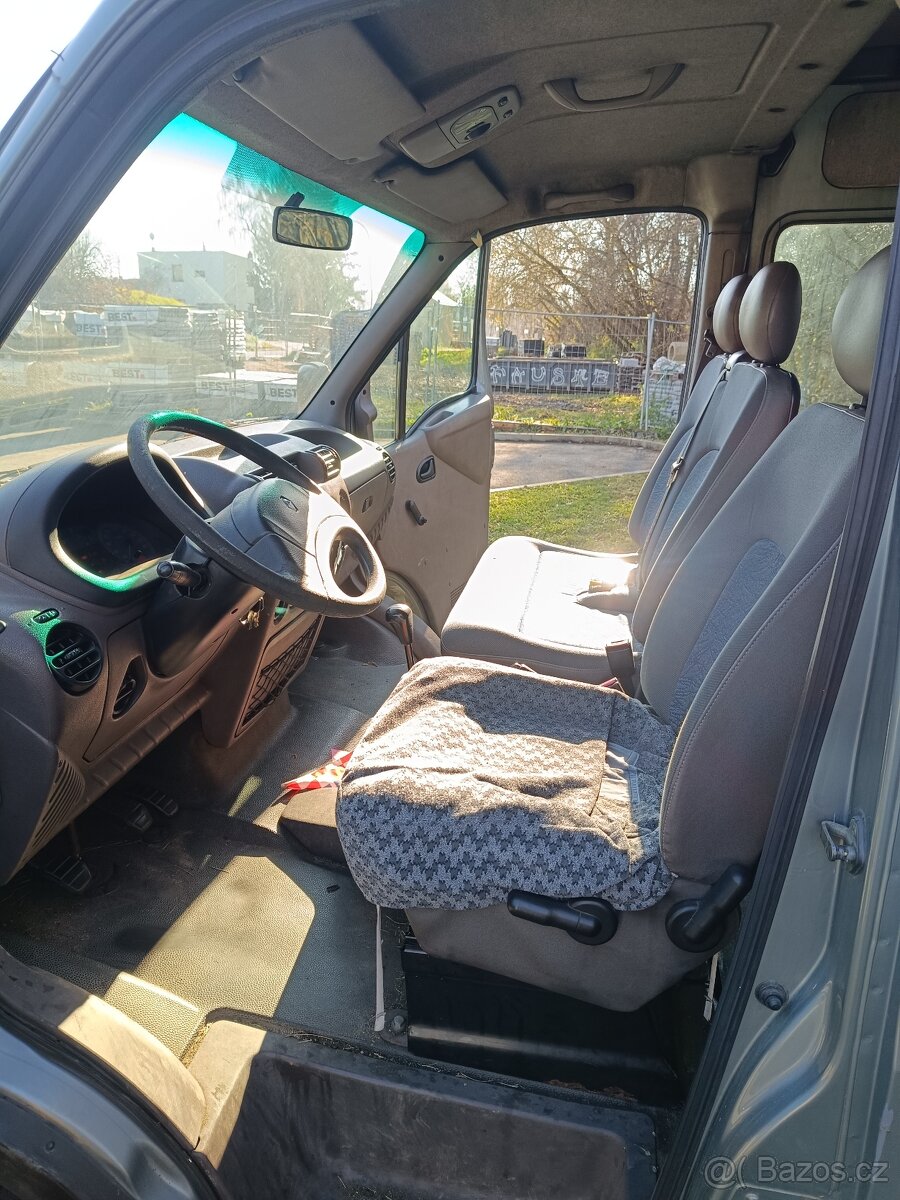 Renault master 2.2 dci L2h2 šestimístný - 8