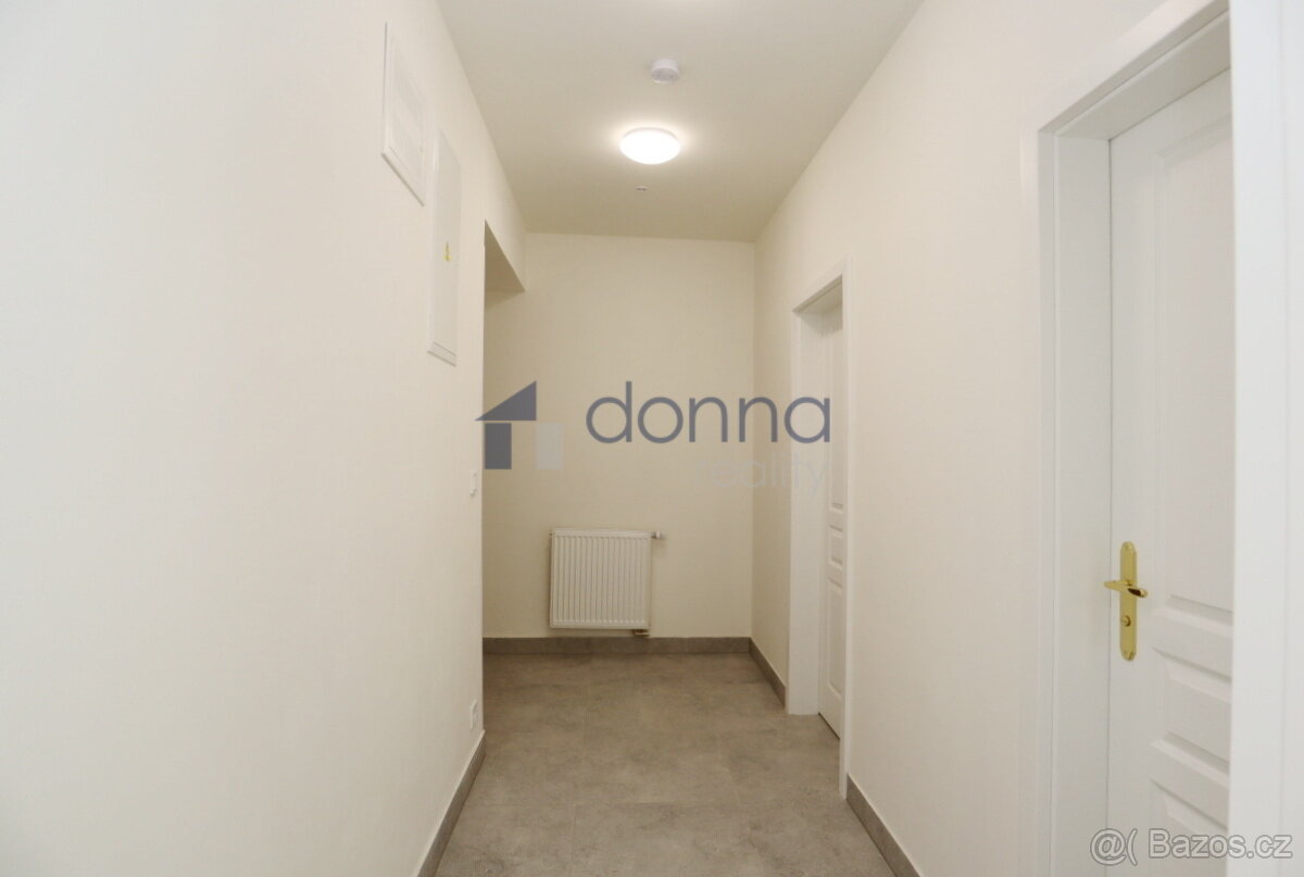 Pronájem bytu 3+kk, 67m2, 4. p., výtah, v ulici Rumunská, Pr - 8