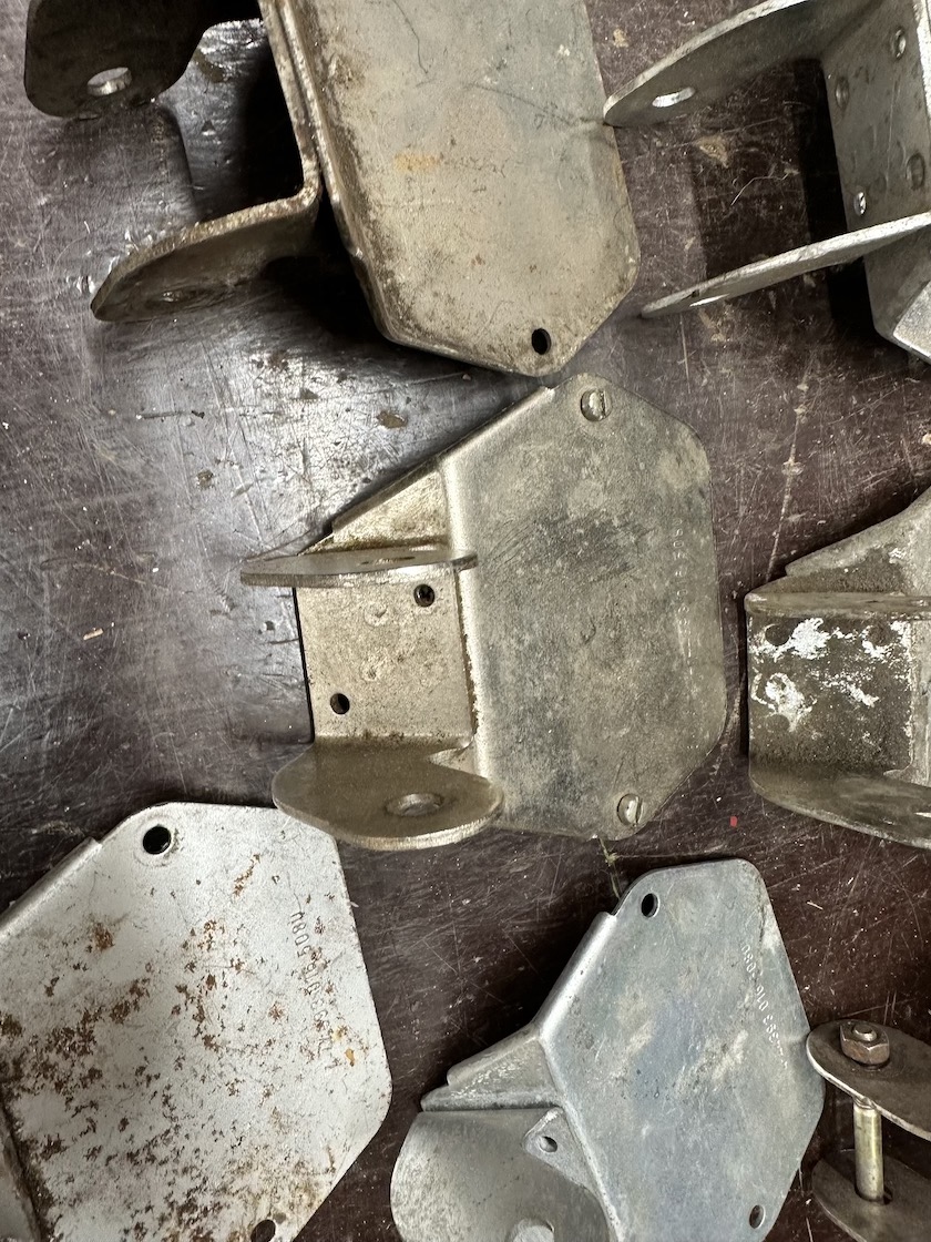 Predám skrinkový regulátor napati JAWA ČZ 175 250 35 - 8