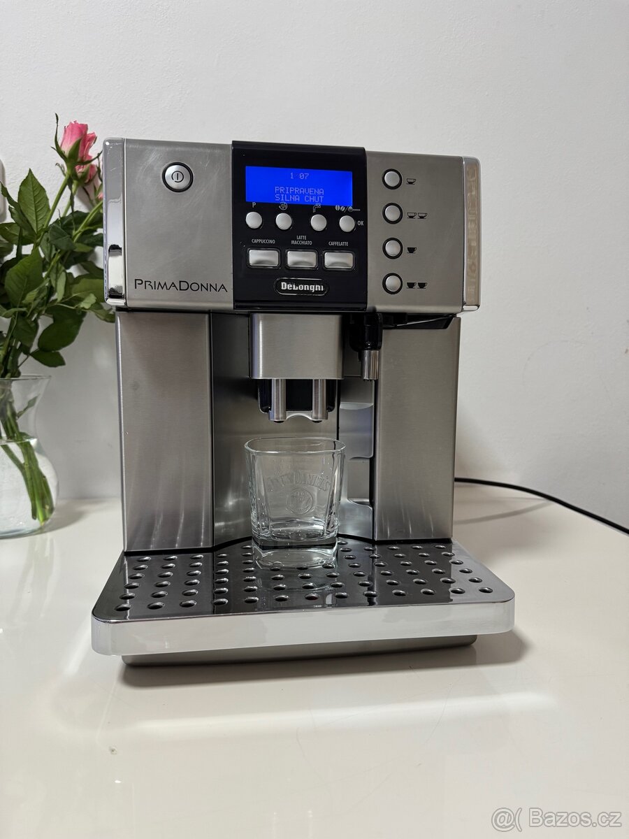 Prodám kávovar Delonghi PrimaDonna ESAM 6600 - 8