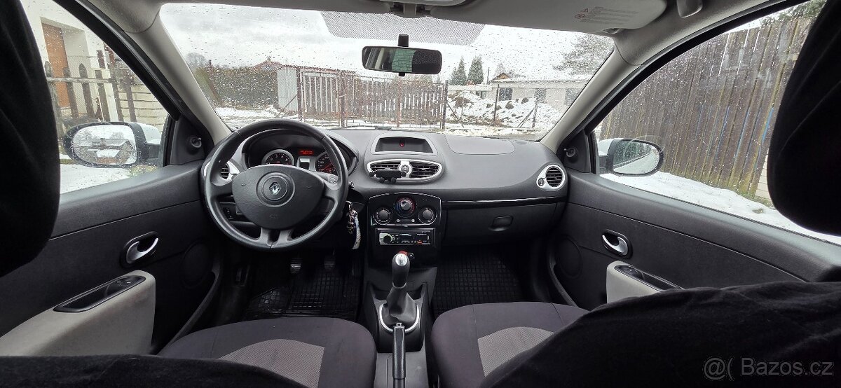 Prodávam Renault Clio III 2011 - 8