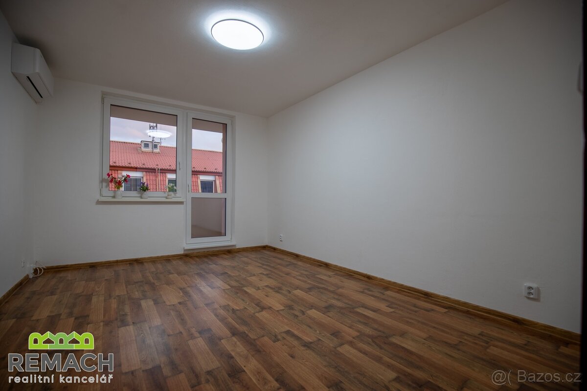 Prodej, byt 1+1, balkon, 35 m², Uherské Hradiště - 8