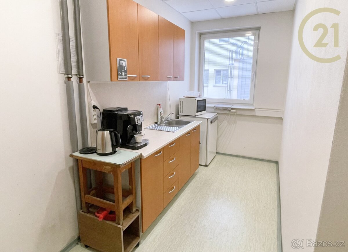 Kancelářské prostory v hlídaném areálu – samostatné patro... - 8