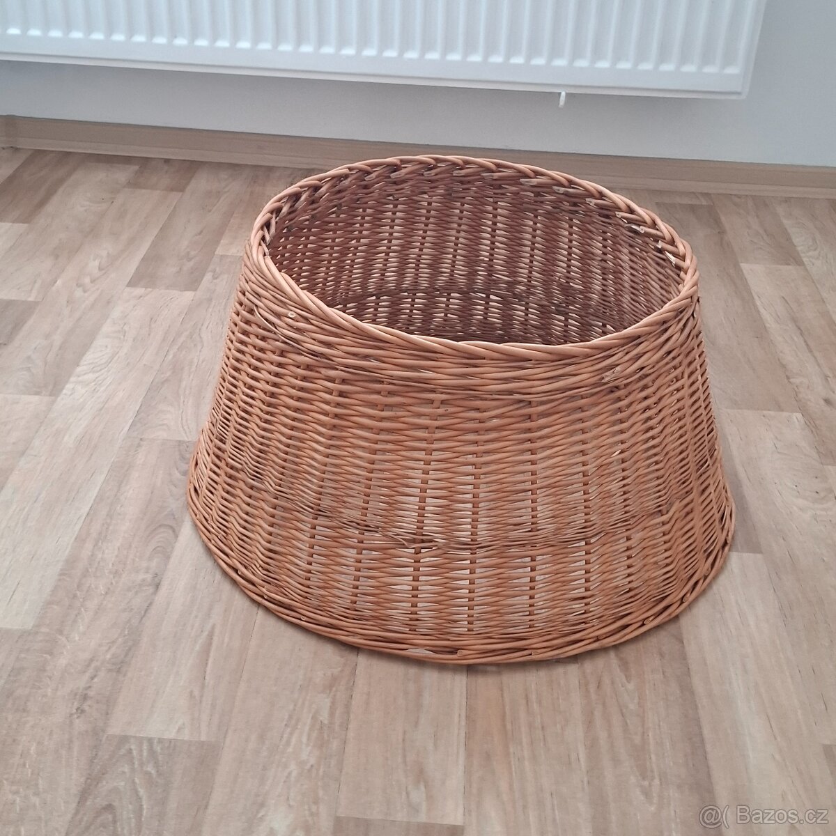 Umělý vánoční stromeček plus ratanový koš - 8