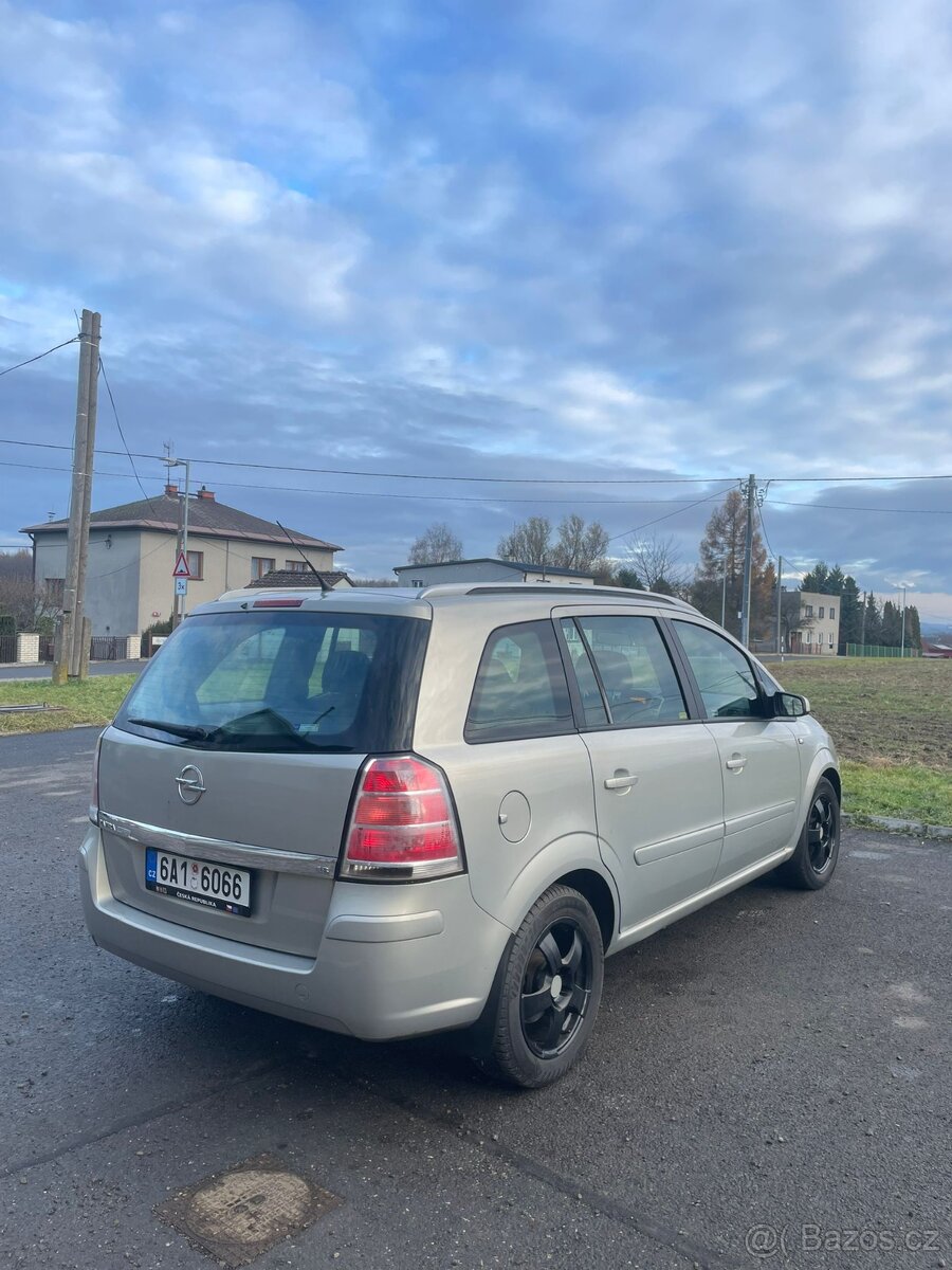 Sedmimístná Zafira - 8