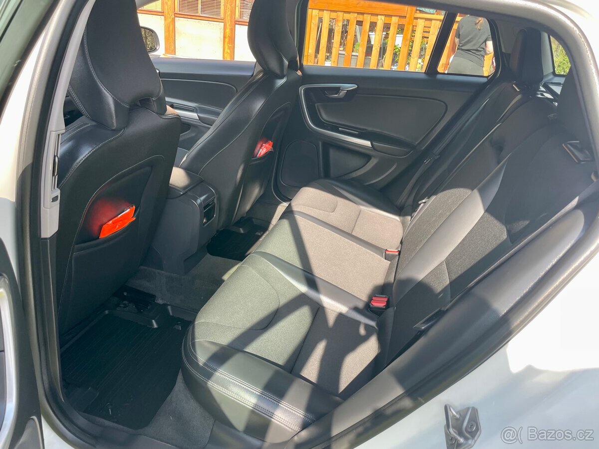 VOLVO V60 2.0 D3 110 kW ČR NOVÁ STK - 8