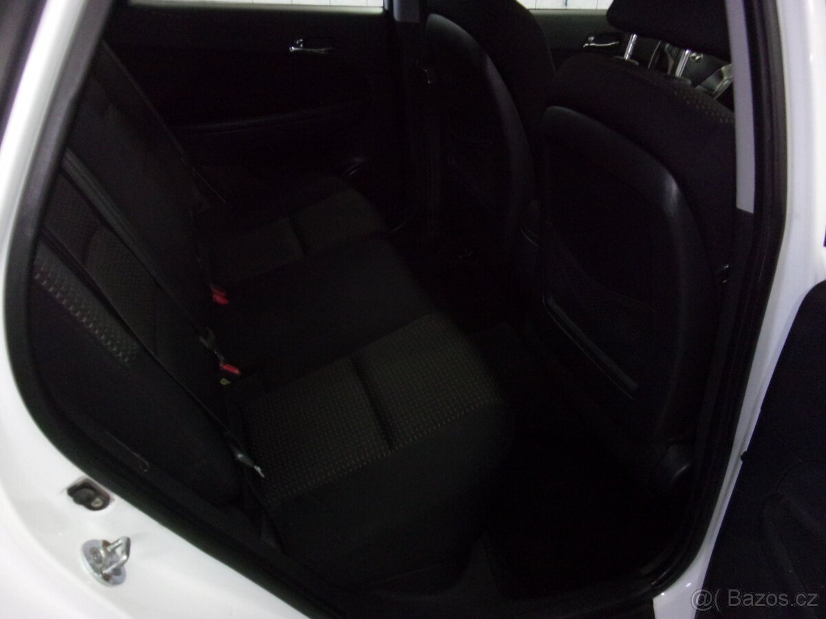 Hyundai i30 1,6 CRDi - 8