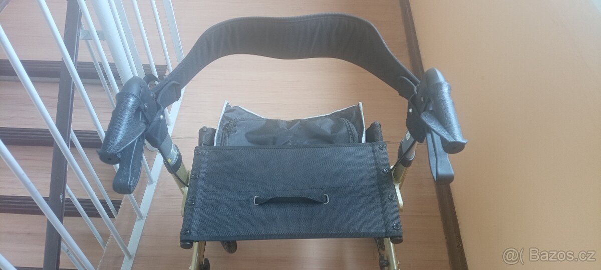 Skládací chodítko DMA - 8