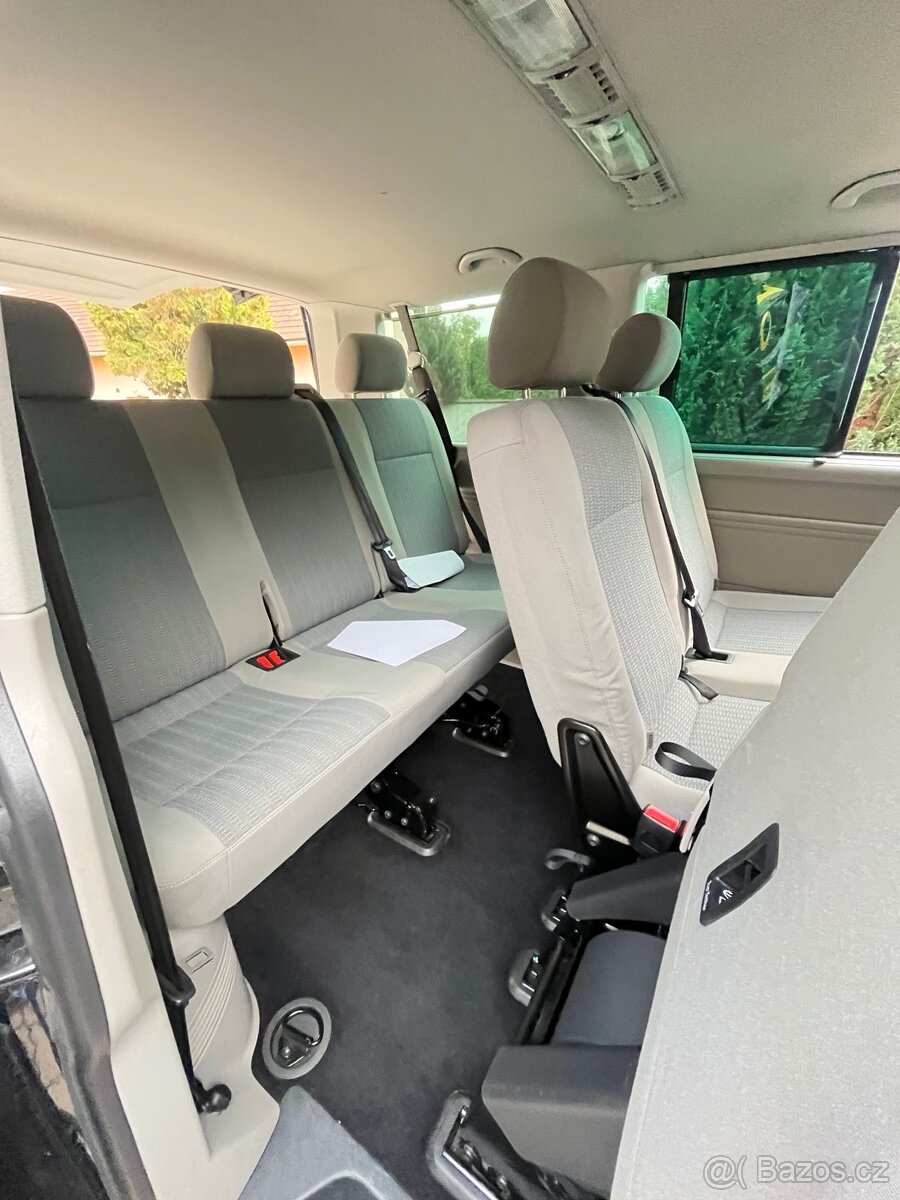 Volkswagen Caravelle - 8