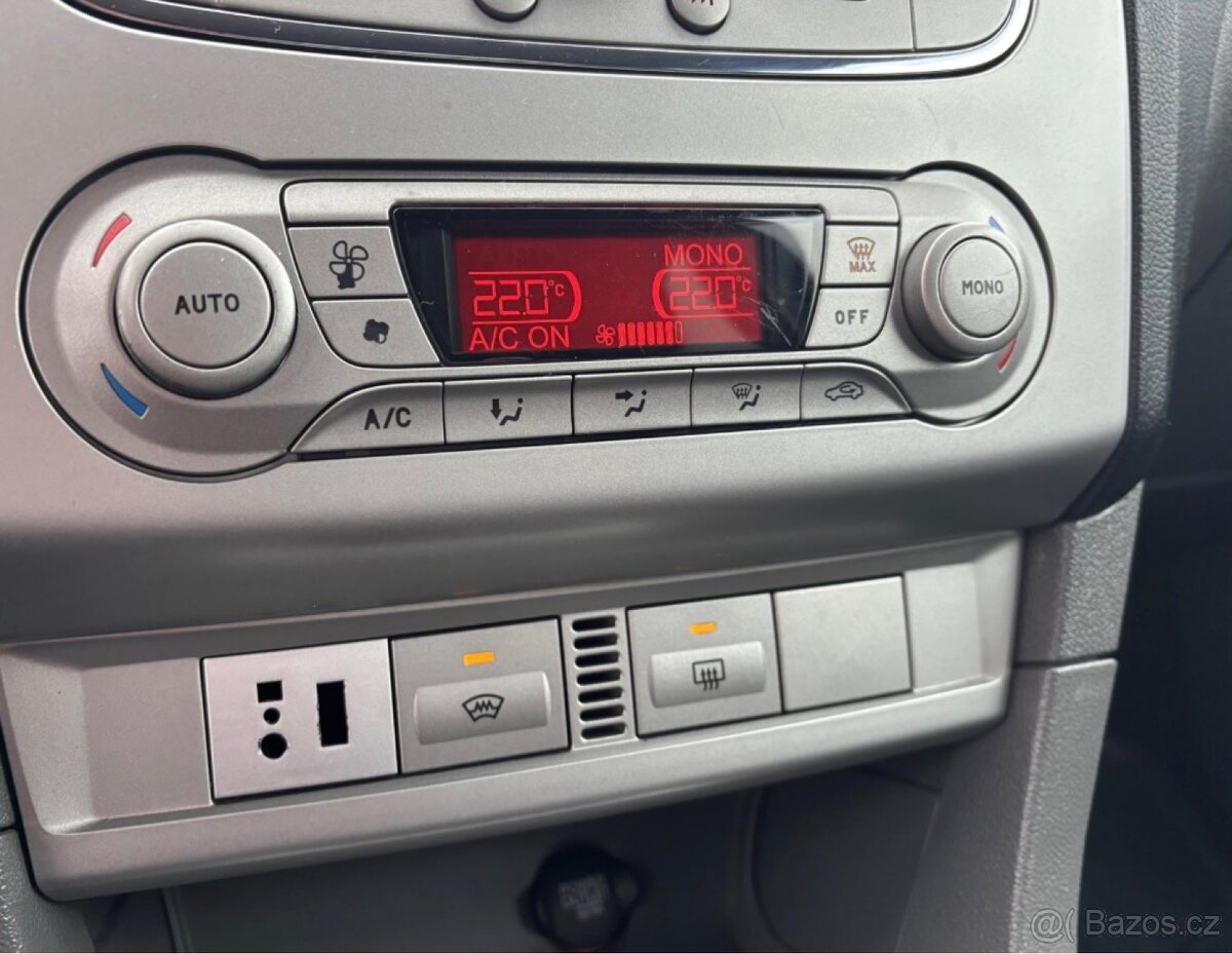 FORD FOCUS 1.6 77 KW AMBIENTE - BENZÍN - 3 DVEŘOVÝ HATCHBACK - 8