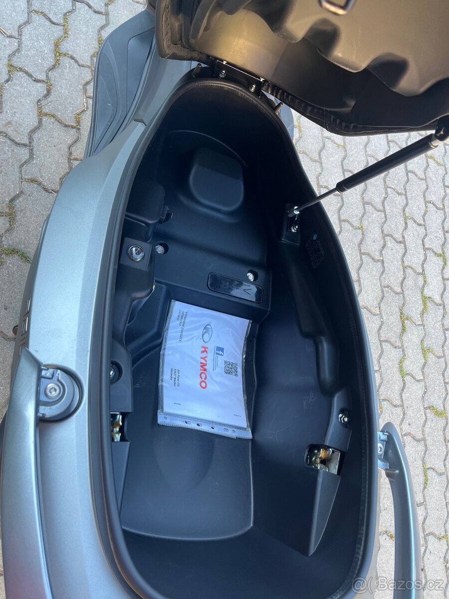 Skútr Agility 300 - 8