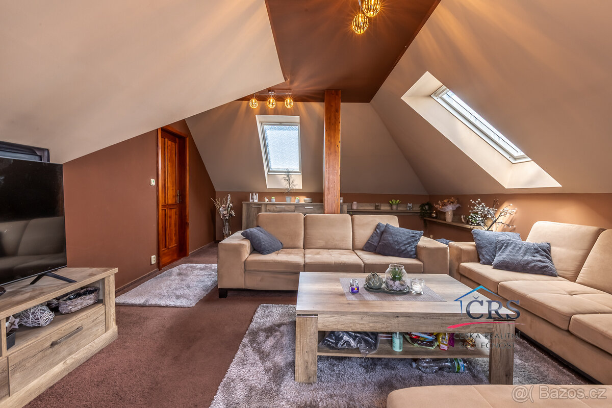 RD 8+1/G,B,T, ležící na pozemku o velikosti 840 m2, Přezleti - 8